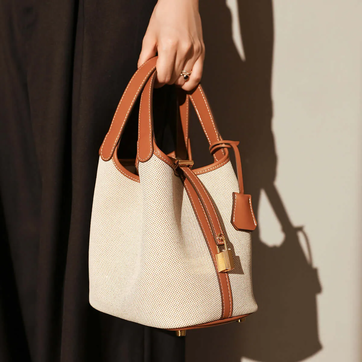 Universal Beige Bucket Bag